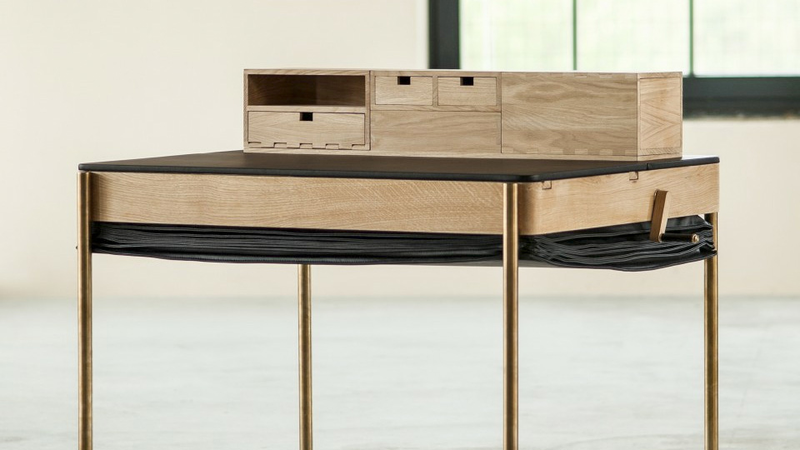 Illustration for article titled This Lovely Pop-Up Desk Does a Bad Job At Hiding Its Secret